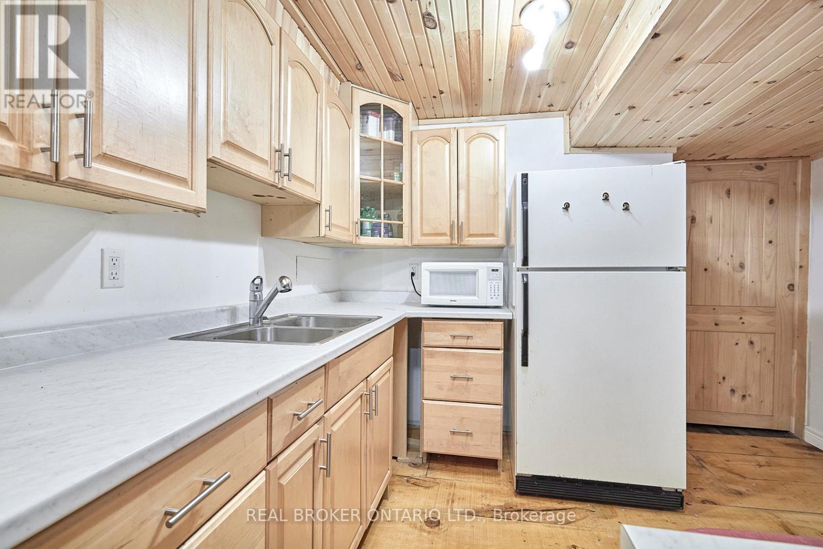 504224 89 Highway, Amaranth, ON - Indoor Photo Showing Kitchen With Double Sink