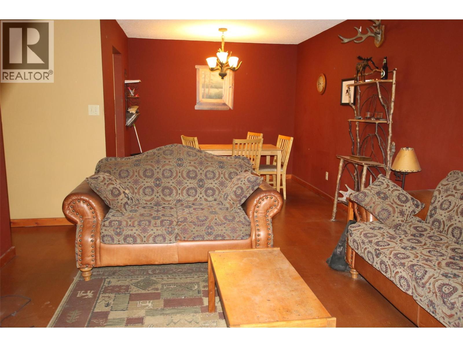 195 Chamberlain Crescent Unit# 206, Tumbler Ridge, BC - Indoor Photo Showing Living Room