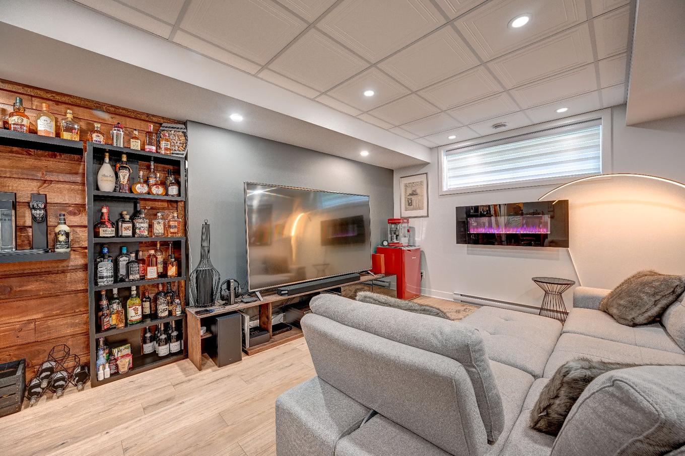 Salle familiale - 908 - 908A Tsse Bon-Air, Saint-Jérôme, QC - Indoor