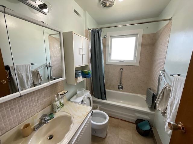 53 1St Street Ne, Erickson, MB - Indoor Photo Showing Bathroom