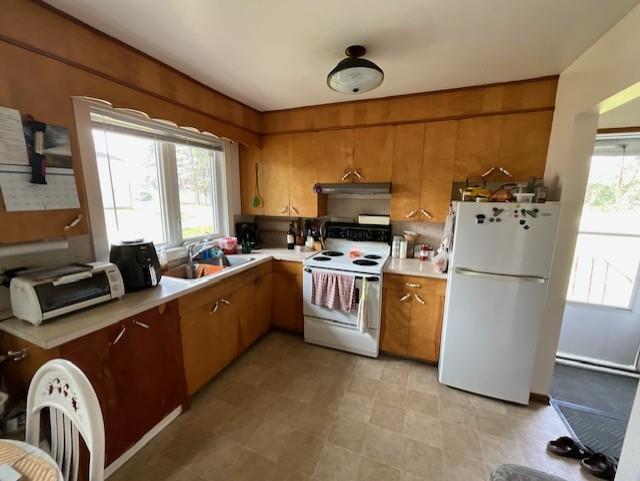 53 1St Street Ne, Erickson, MB - Indoor Photo Showing Kitchen