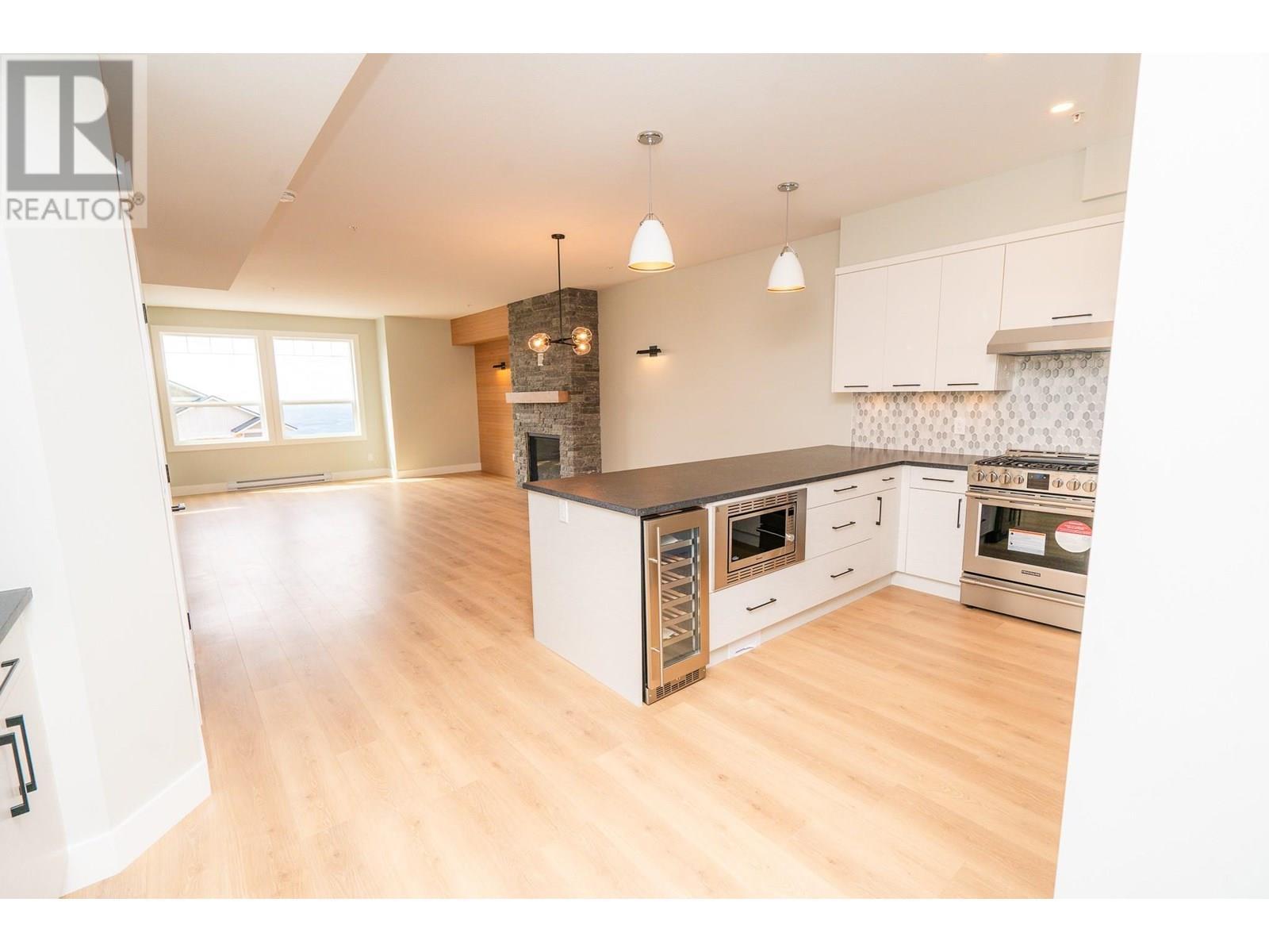 270A Grizzly Ridge Trail, Big White, BC - Indoor Photo Showing Kitchen With Upgraded Kitchen