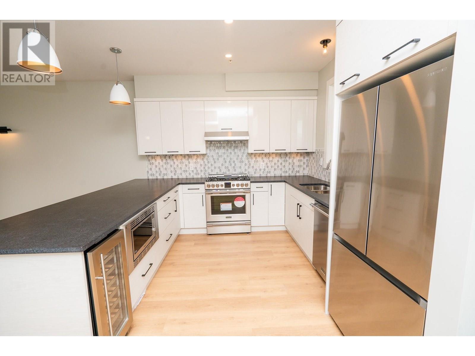 270A Grizzly Ridge Trail, Big White, BC - Indoor Photo Showing Kitchen With Stainless Steel Kitchen With Upgraded Kitchen