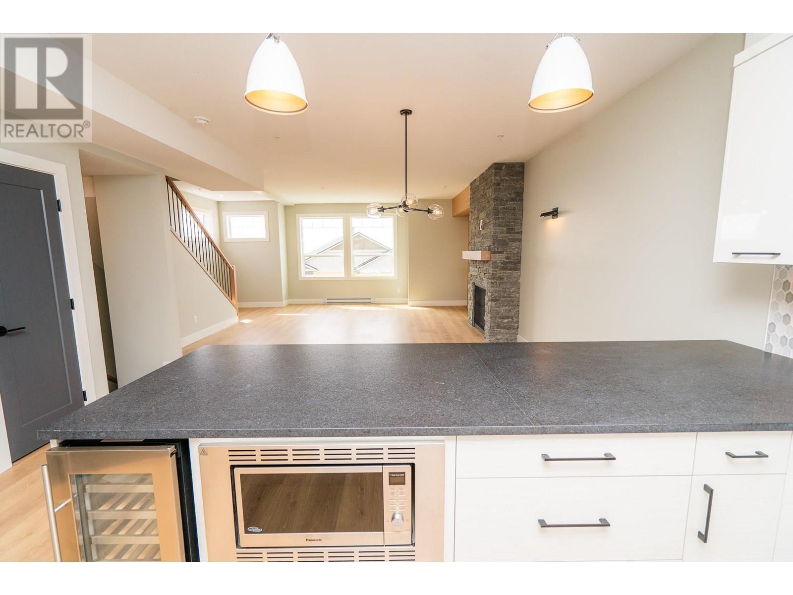 270A Grizzly Ridge Trail, Big White, BC - Indoor Photo Showing Kitchen