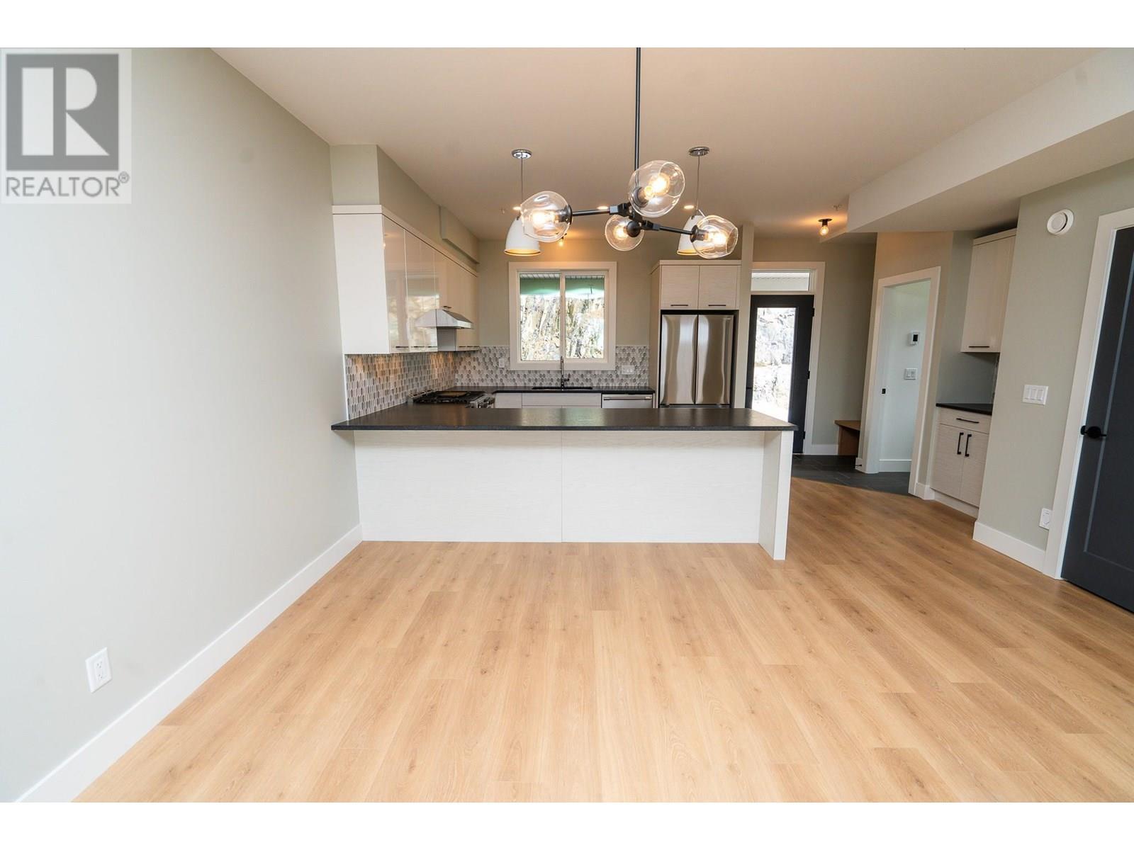 270A Grizzly Ridge Trail, Big White, BC - Indoor Photo Showing Kitchen