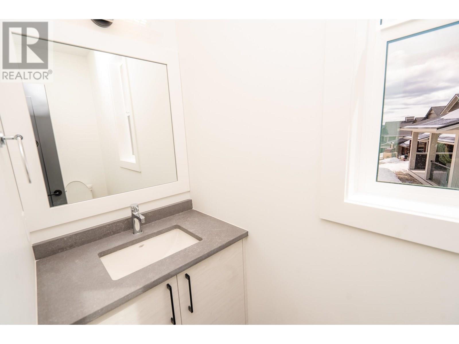 270A Grizzly Ridge Trail, Big White, BC - Indoor Photo Showing Bathroom