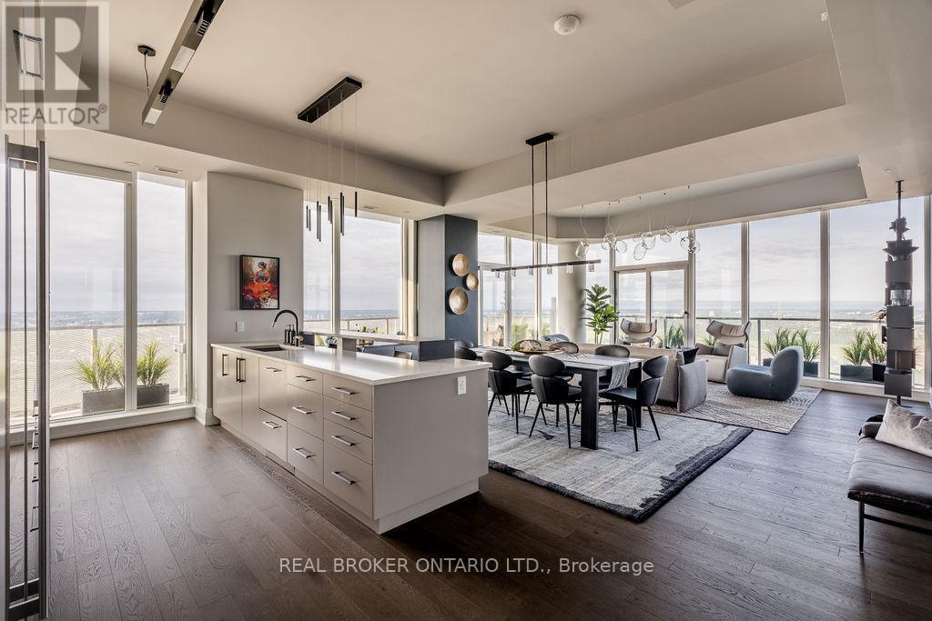 4401 - 805 Carling Avenue, Ottawa, ON - Indoor