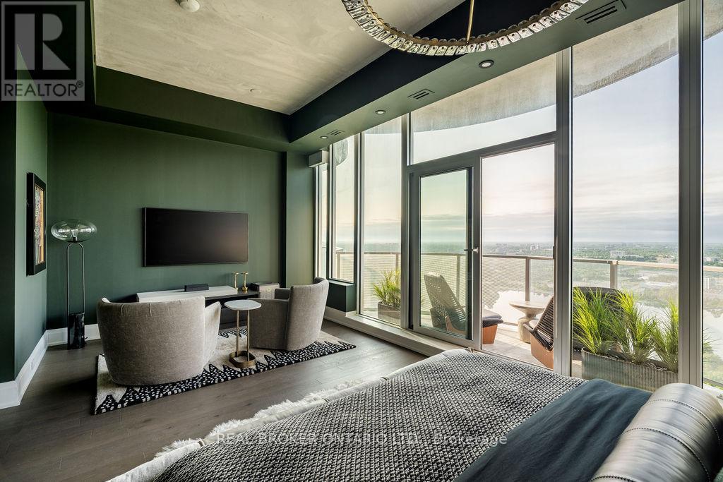 4401 - 805 Carling Avenue, Ottawa, ON - Indoor