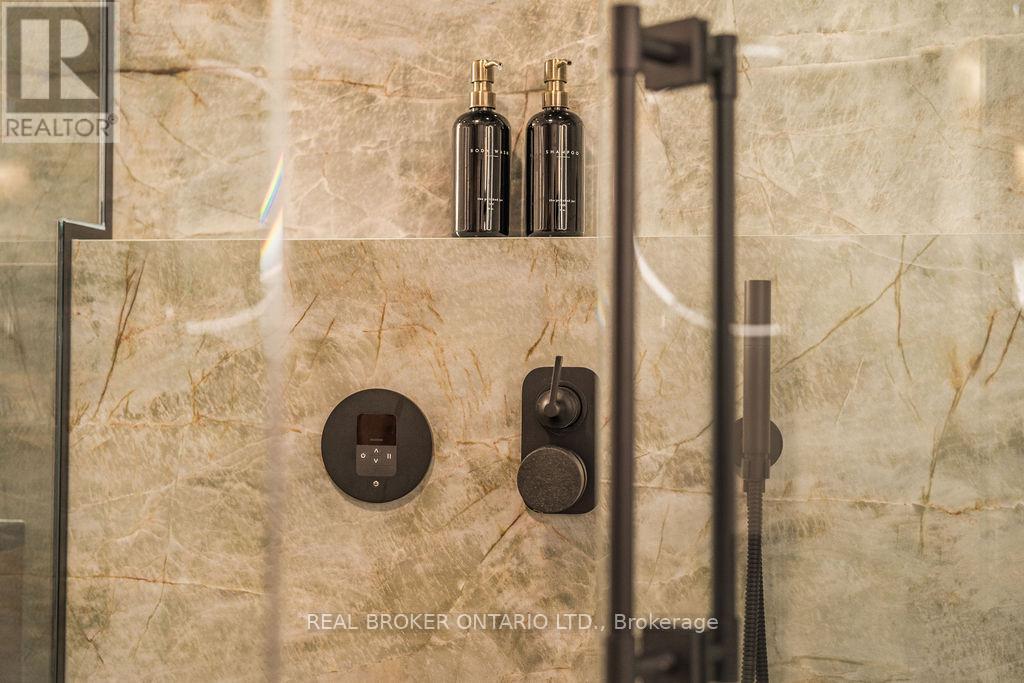 4401 - 805 Carling Avenue, Ottawa, ON - Indoor Photo Showing Bathroom