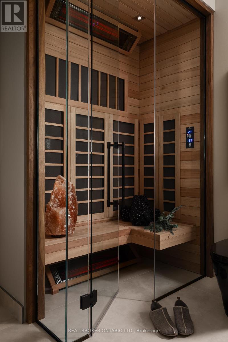 4401 - 805 Carling Avenue, Ottawa, ON - Indoor