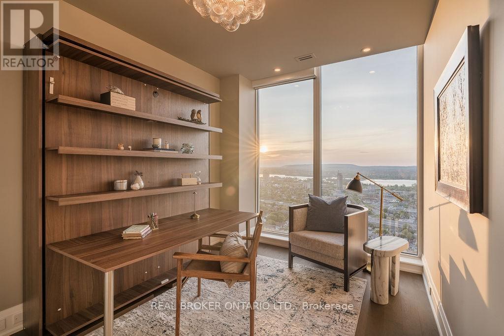 4401 - 805 Carling Avenue, Ottawa, ON - Indoor