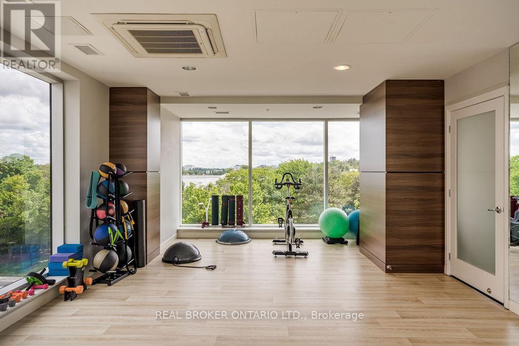 4401 - 805 Carling Avenue, Ottawa, ON - Indoor