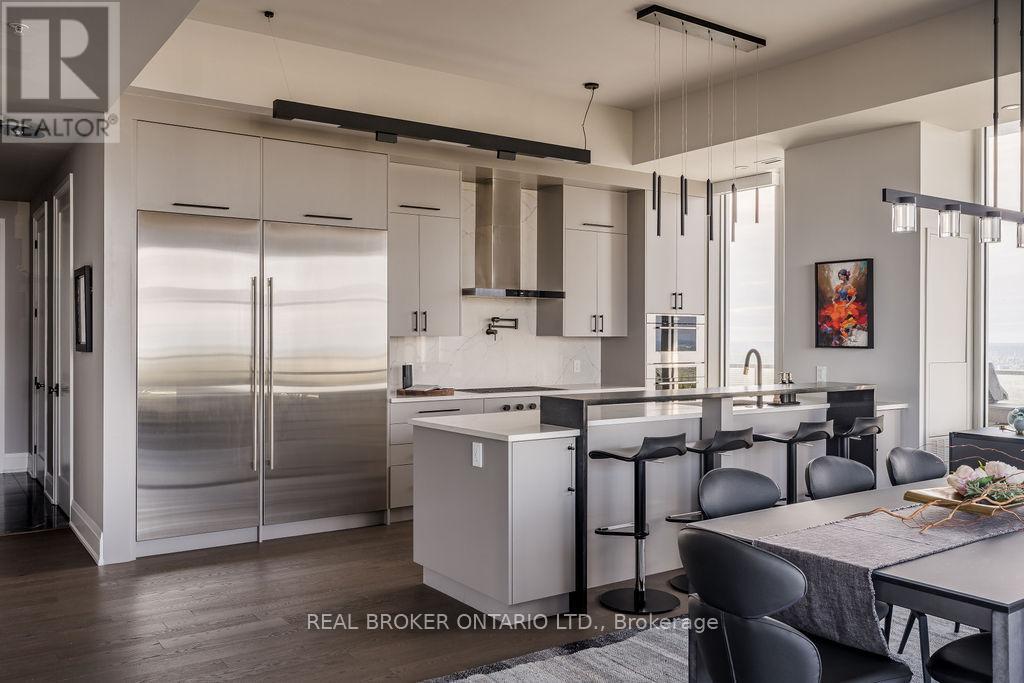 4401 - 805 Carling Avenue, Ottawa, ON - Indoor