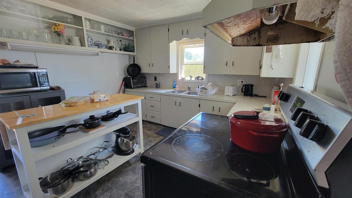 486 335 Highway, West Pubnico, NS