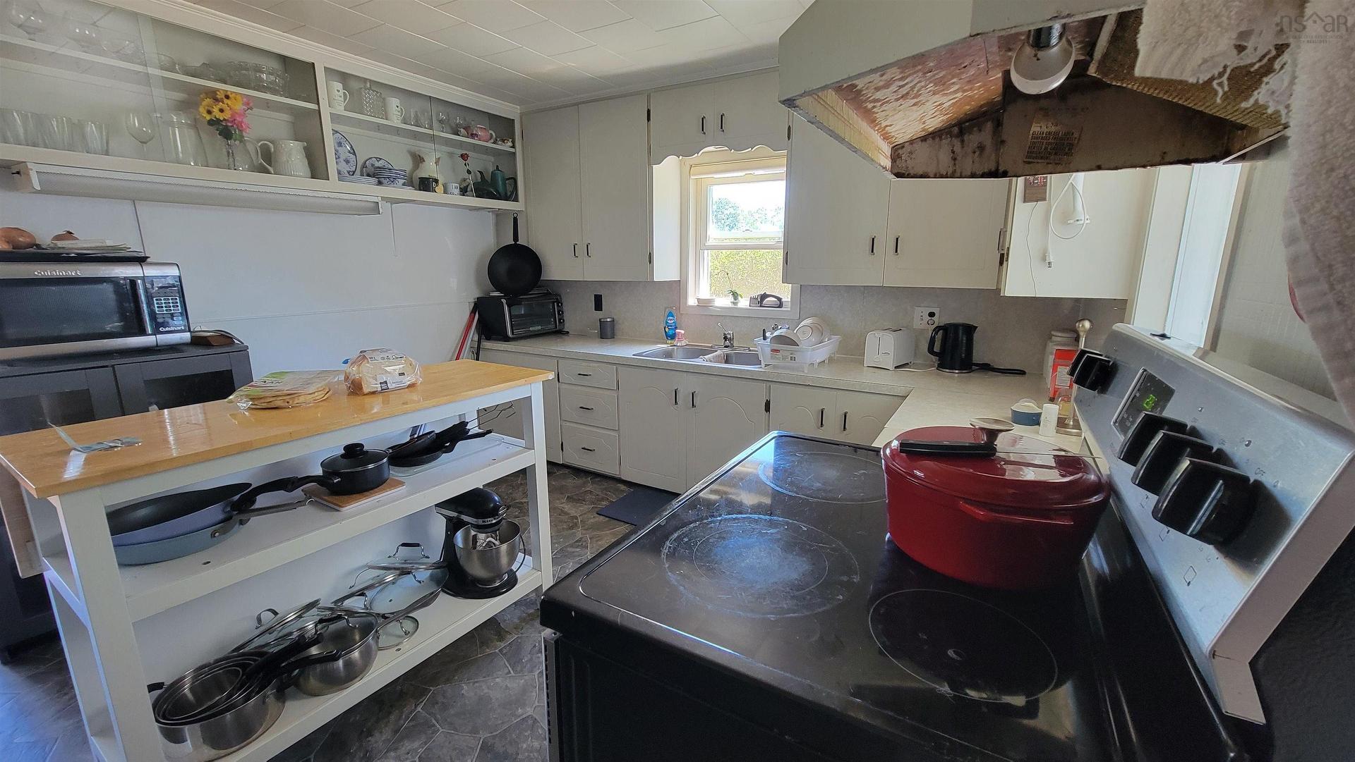 486 335 Highway, West Pubnico, NS