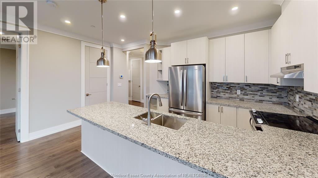 121 King Street Unit# 509, Chatham, ON - Indoor Photo Showing Kitchen With Stainless Steel Kitchen With Double Sink With Upgraded Kitchen