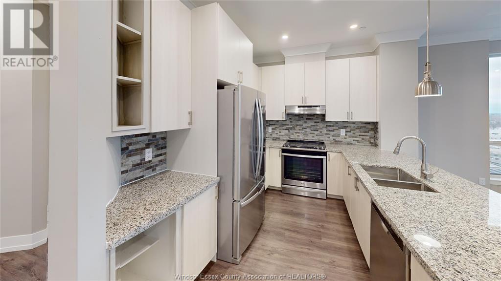 121 King Street Unit# 509, Chatham, ON - Indoor Photo Showing Kitchen With Stainless Steel Kitchen With Double Sink With Upgraded Kitchen