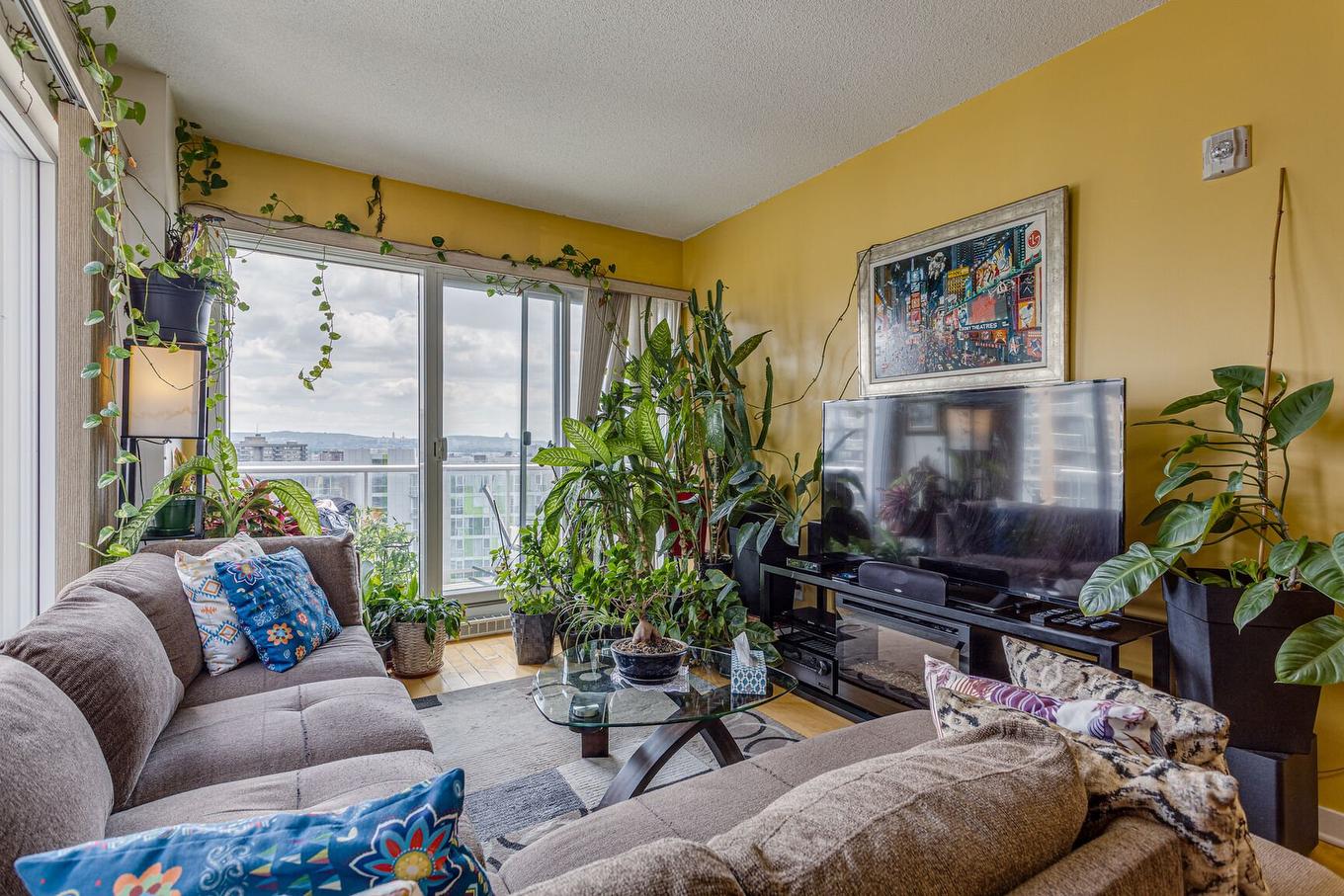 Living room - 1409-10150 Place De L'Acadie, Montréal (Ahuntsic-Cartierville), QC - Indoor Photo Showing Living Room
