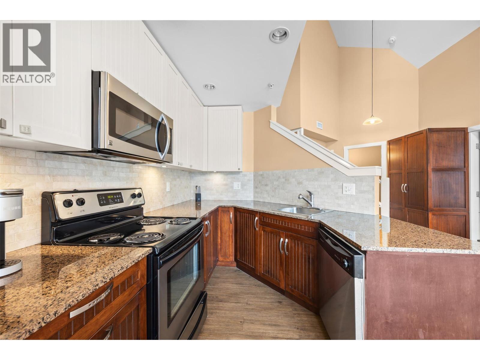 12811 Lakeshore Drive S Unit# 633/634, Summerland, BC - Indoor Photo Showing Kitchen With Upgraded Kitchen