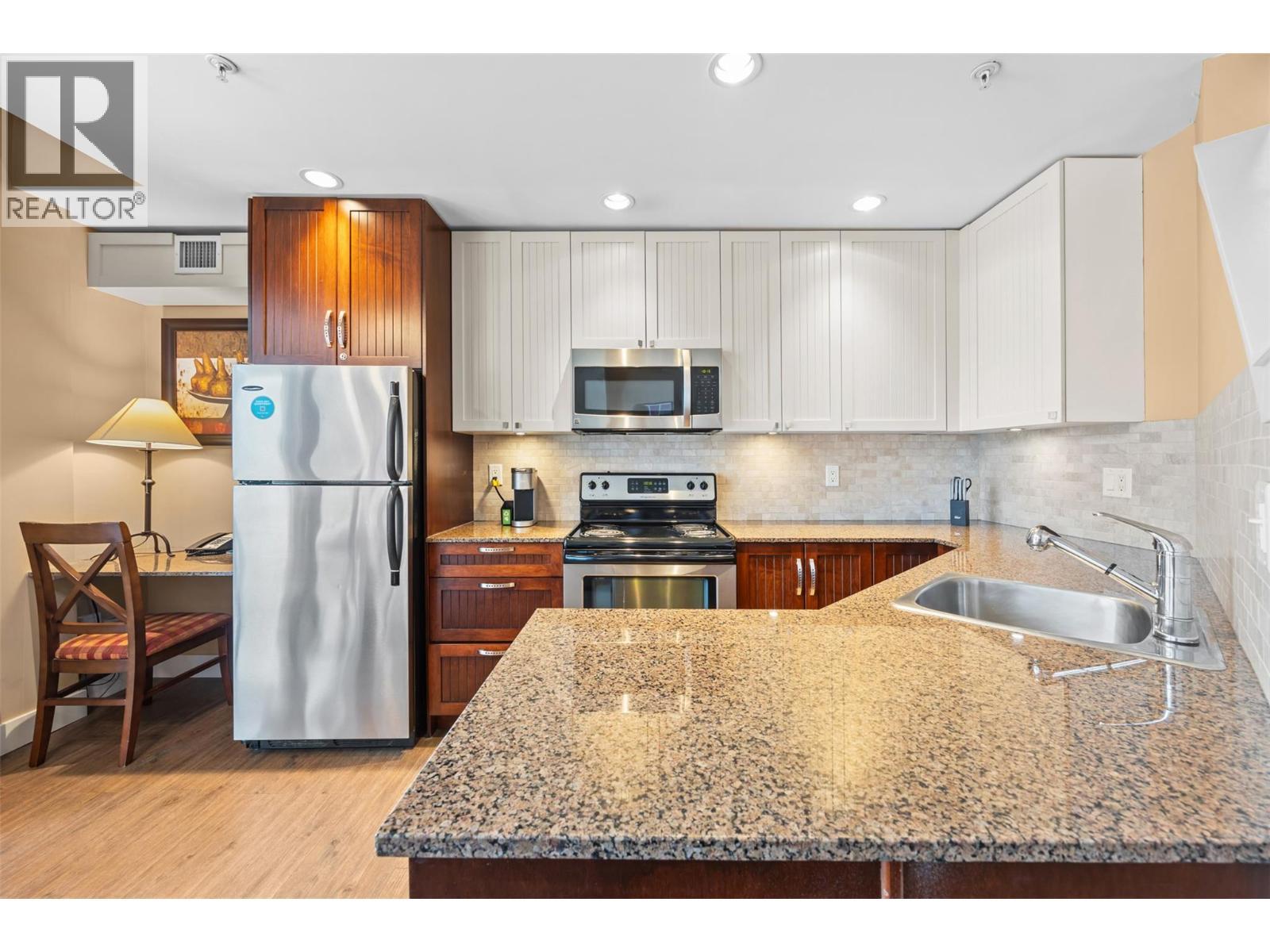 12811 Lakeshore Drive S Unit# 633/634, Summerland, BC - Indoor Photo Showing Kitchen With Upgraded Kitchen