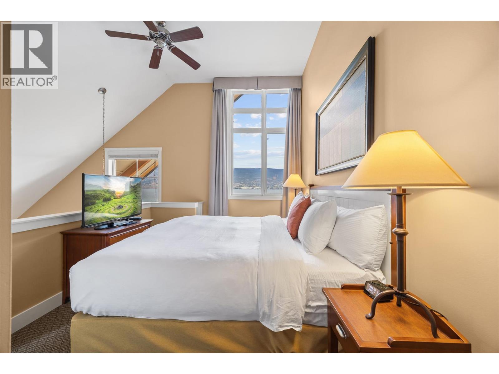 12811 Lakeshore Drive S Unit# 633/634, Summerland, BC - Indoor Photo Showing Bedroom