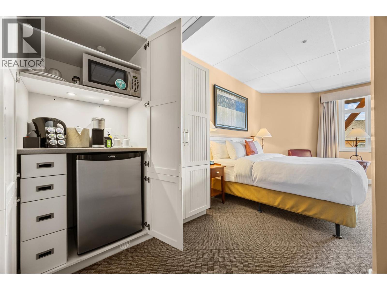 12811 Lakeshore Drive S Unit# 633/634, Summerland, BC - Indoor Photo Showing Bedroom