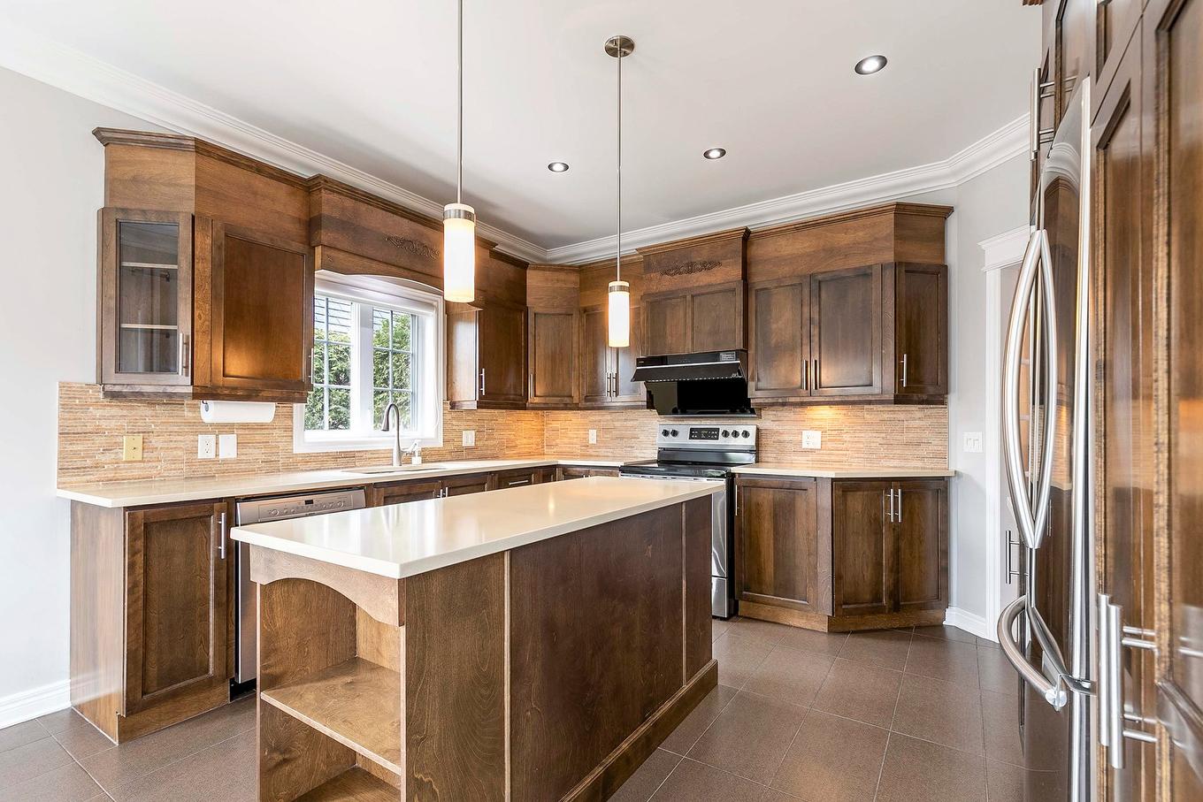 Cuisine - 8 Rue De Josselin, Blainville, QC - Indoor Photo Showing Kitchen With Upgraded Kitchen