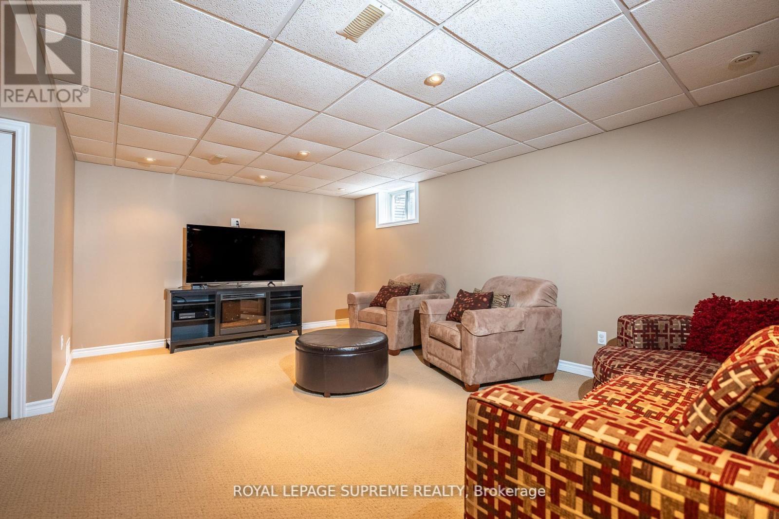 31 1/2 Thorold Road, Welland, ON - Indoor