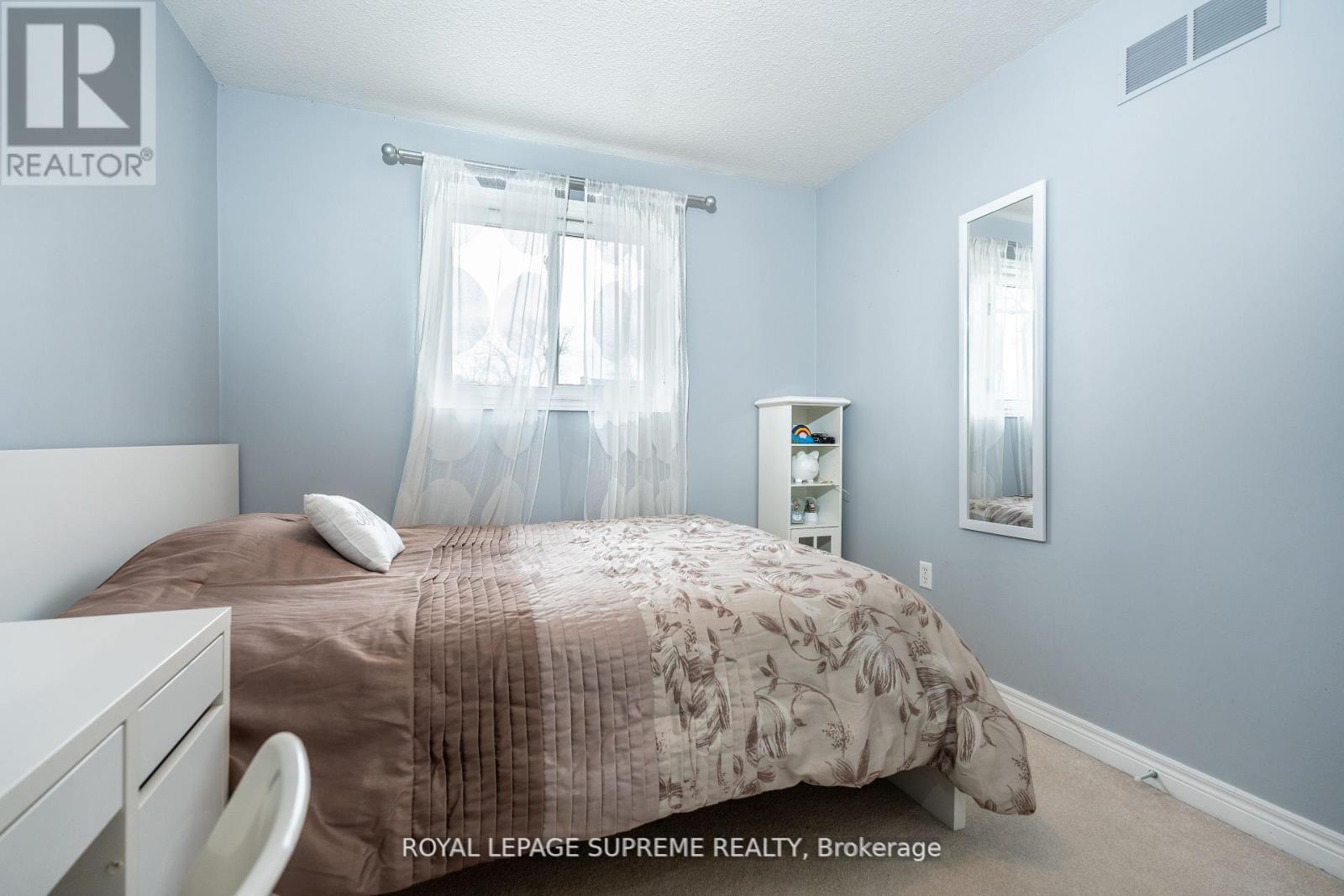 31 1/2 Thorold Road, Welland, ON - Indoor Photo Showing Bedroom