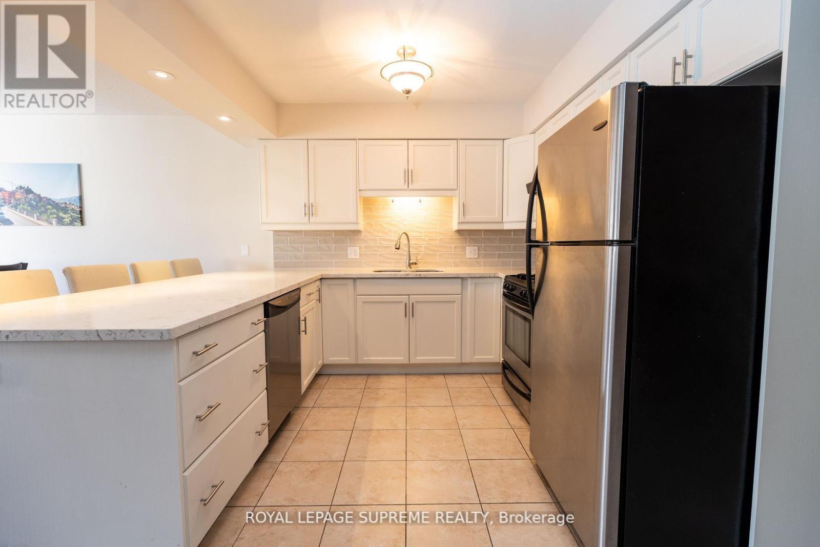 31 1/2 Thorold Road, Welland, ON - Indoor Photo Showing Kitchen