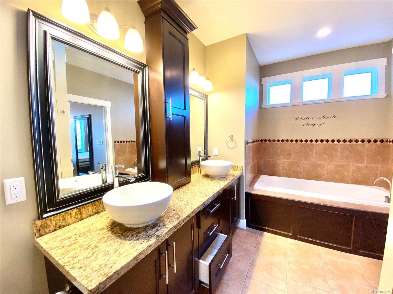 3702 Glen Oaks Dr, Nanaimo, BC