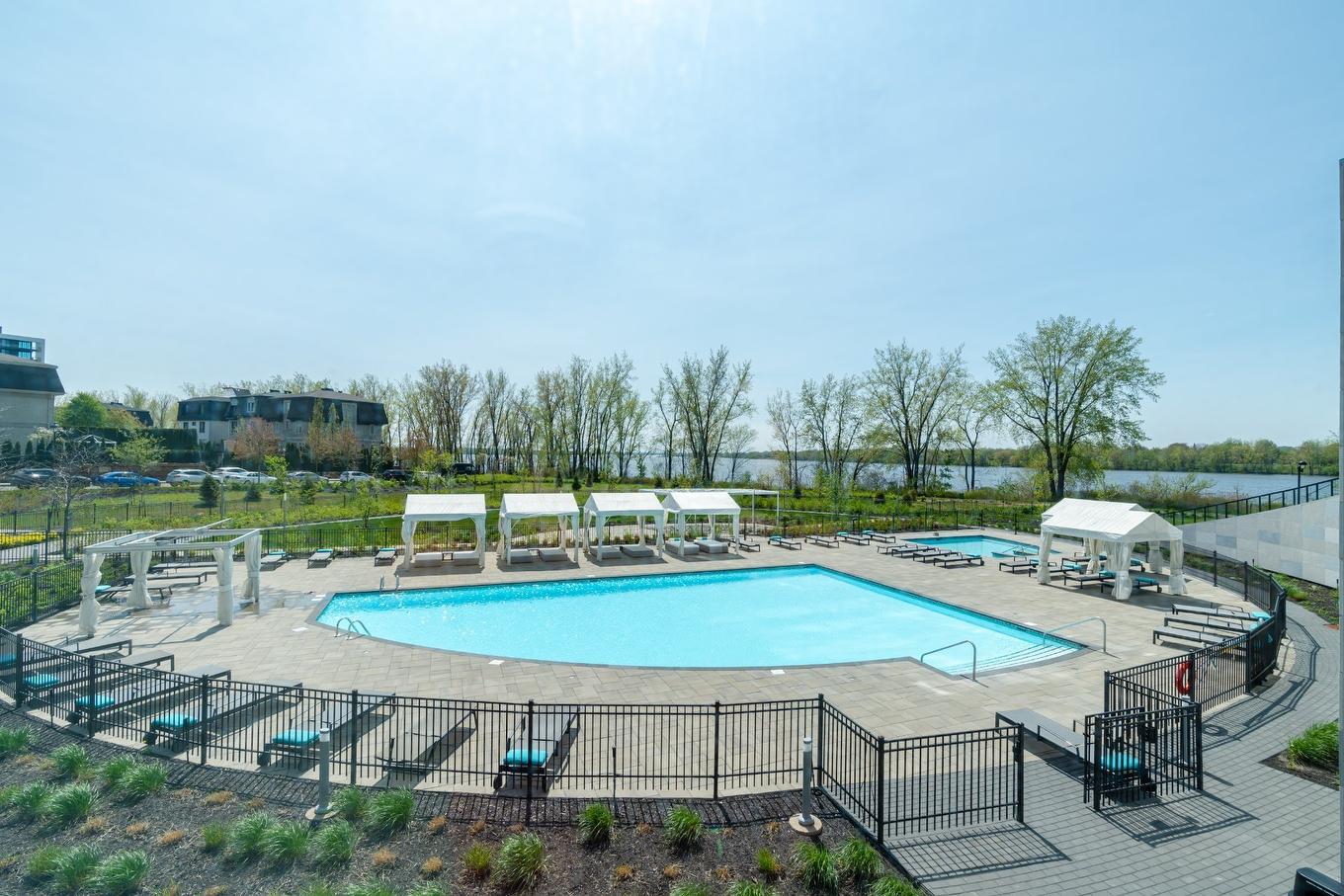 Piscine - 2309-200 Rue André-Prévost, Montréal (Verdun/Île-Des-Soeurs), QC - Outdoor With In Ground Pool With View