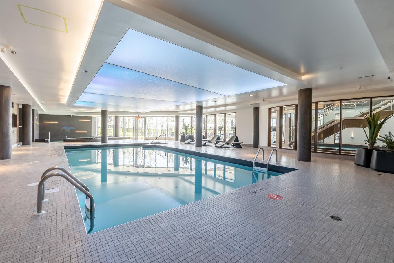 Piscine - 2309-200 Rue André-Prévost, Montréal (Verdun/Île-Des-Soeurs), QC - Indoor Photo Showing Other Room With In Ground Pool