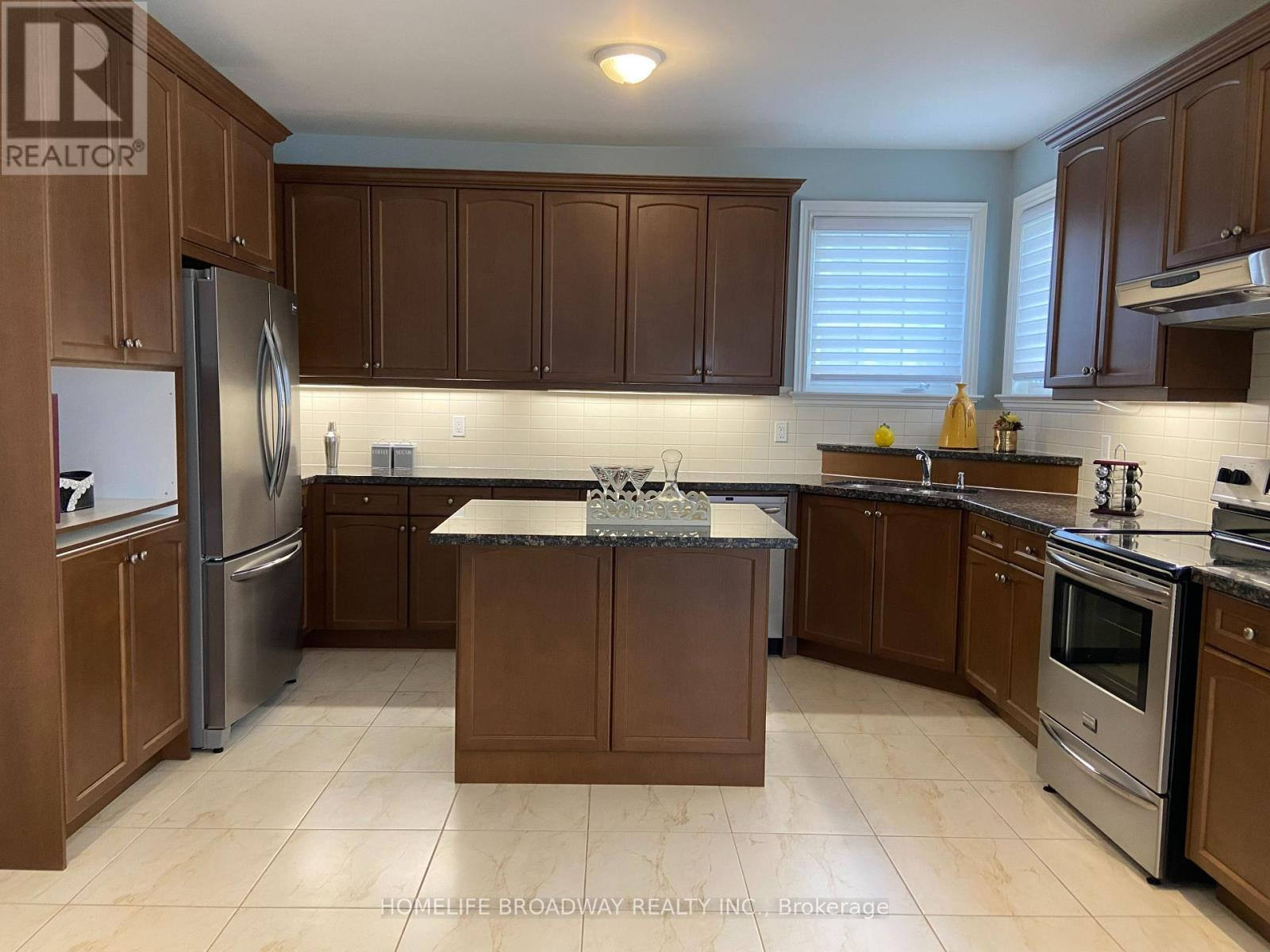 Kitchen - 8 Wolford Court, Georgina, ON - Indoor Photo Showing Kitchen