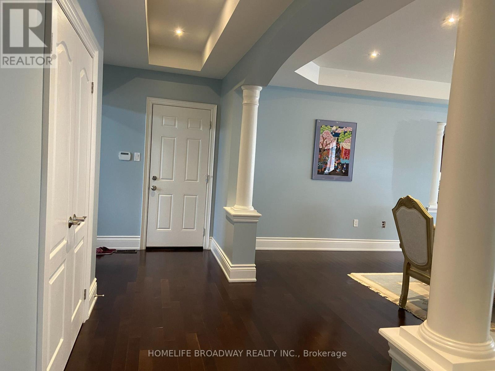 Direct Access to Garage - 8 Wolford Court, Georgina, ON - Indoor Photo Showing Other Room