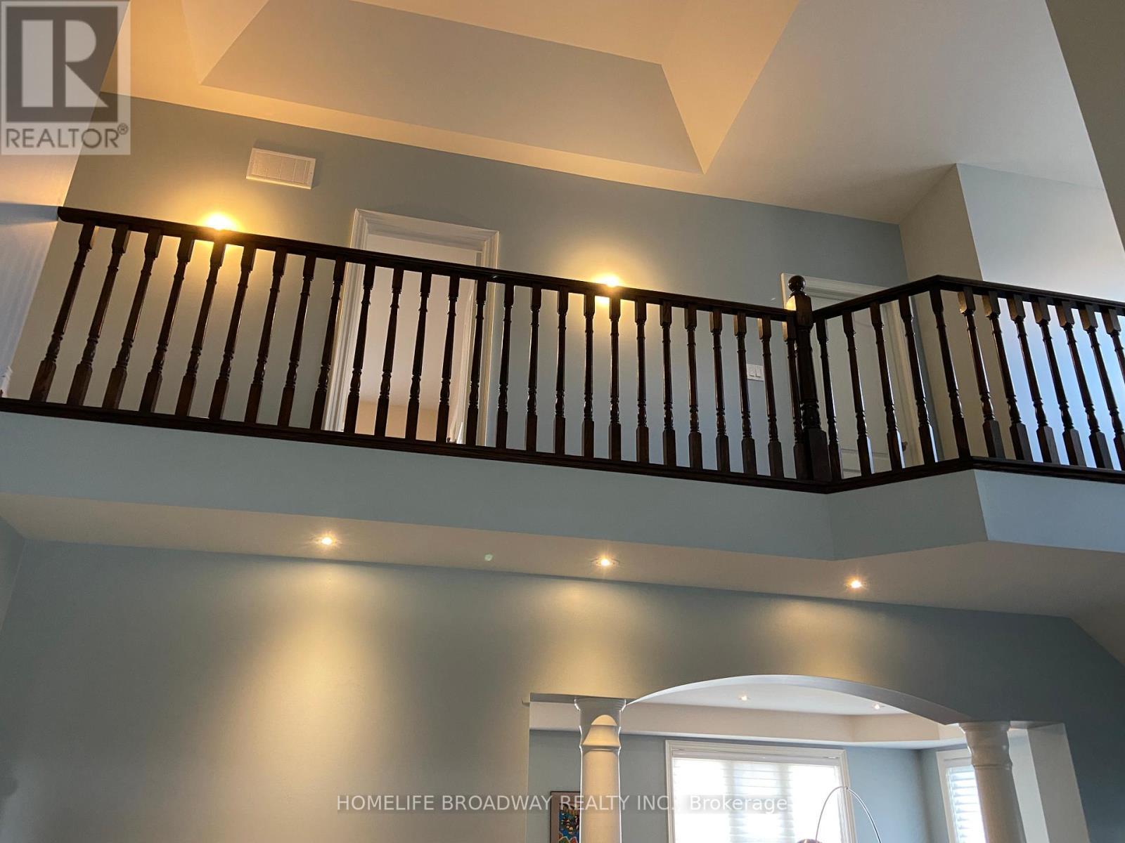 Foyer with Overlooking 2/F - 8 Wolford Court, Georgina, ON - Indoor Photo Showing Other Room