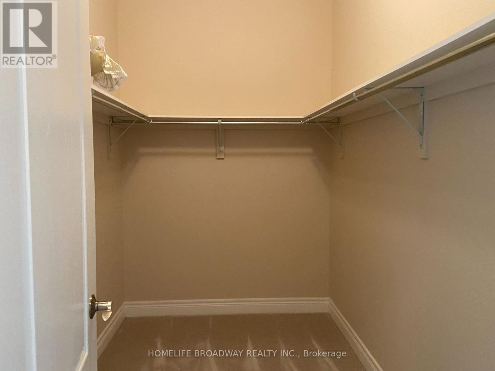 Two Walk In Closet in Primary Room - 8 Wolford Court, Georgina, ON - Indoor With Storage