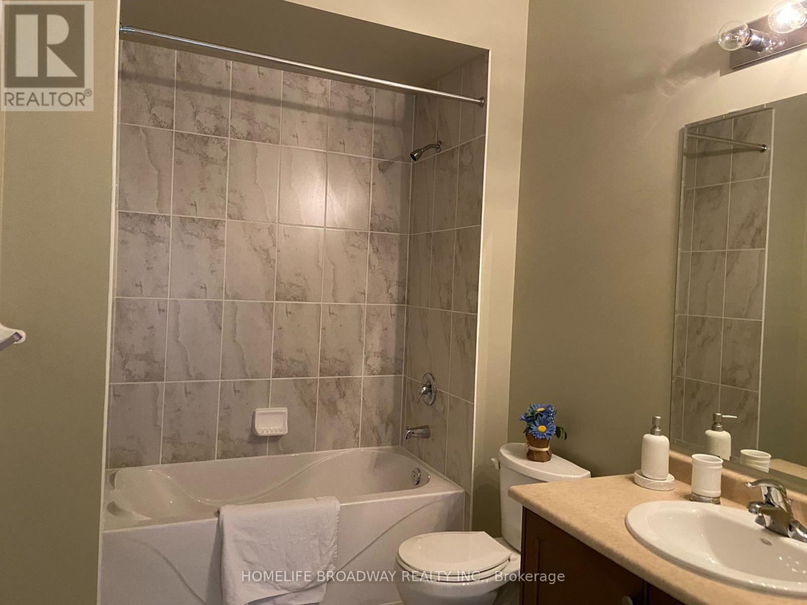 Second Bedroom Ensuite - 8 Wolford Court, Georgina, ON - Indoor Photo Showing Bathroom