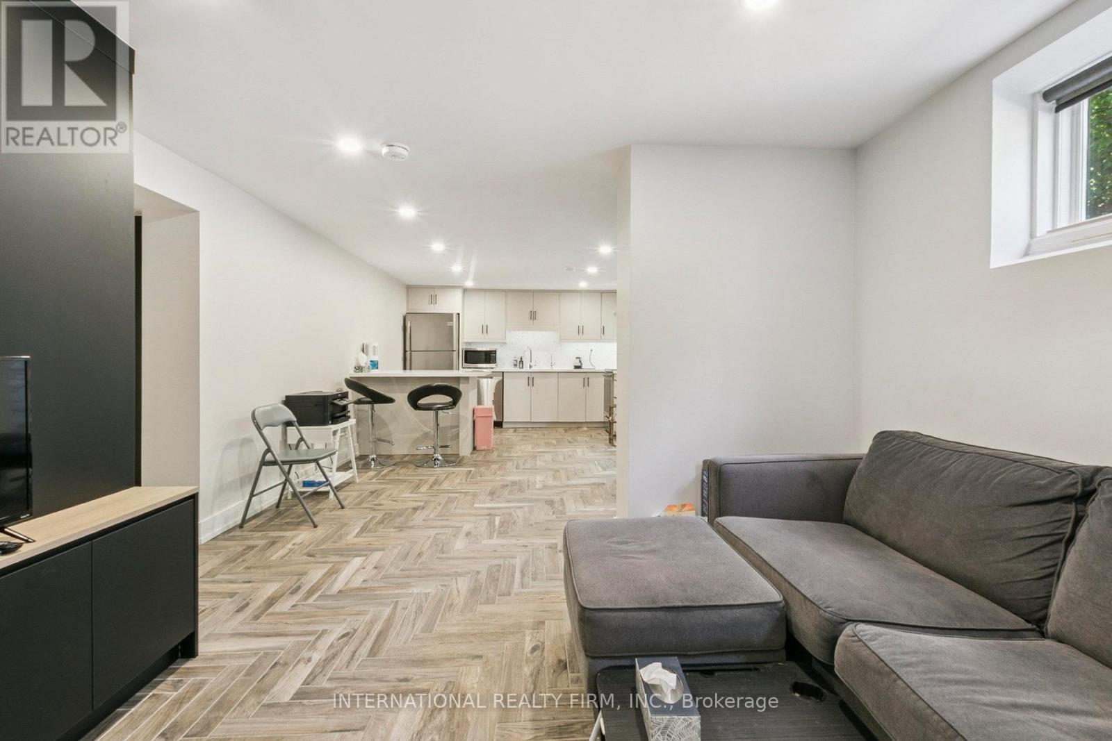 27 Treadgold Crescent, Toronto, ON - Indoor Photo Showing Living Room