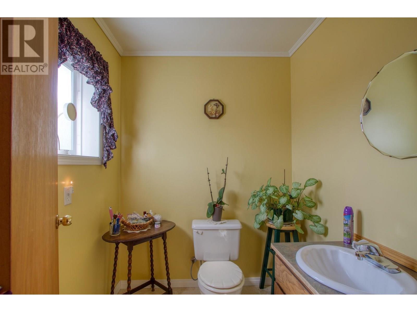 3988 S Cariboo 97 Highway, Lac La Hache, BC - Indoor Photo Showing Bathroom