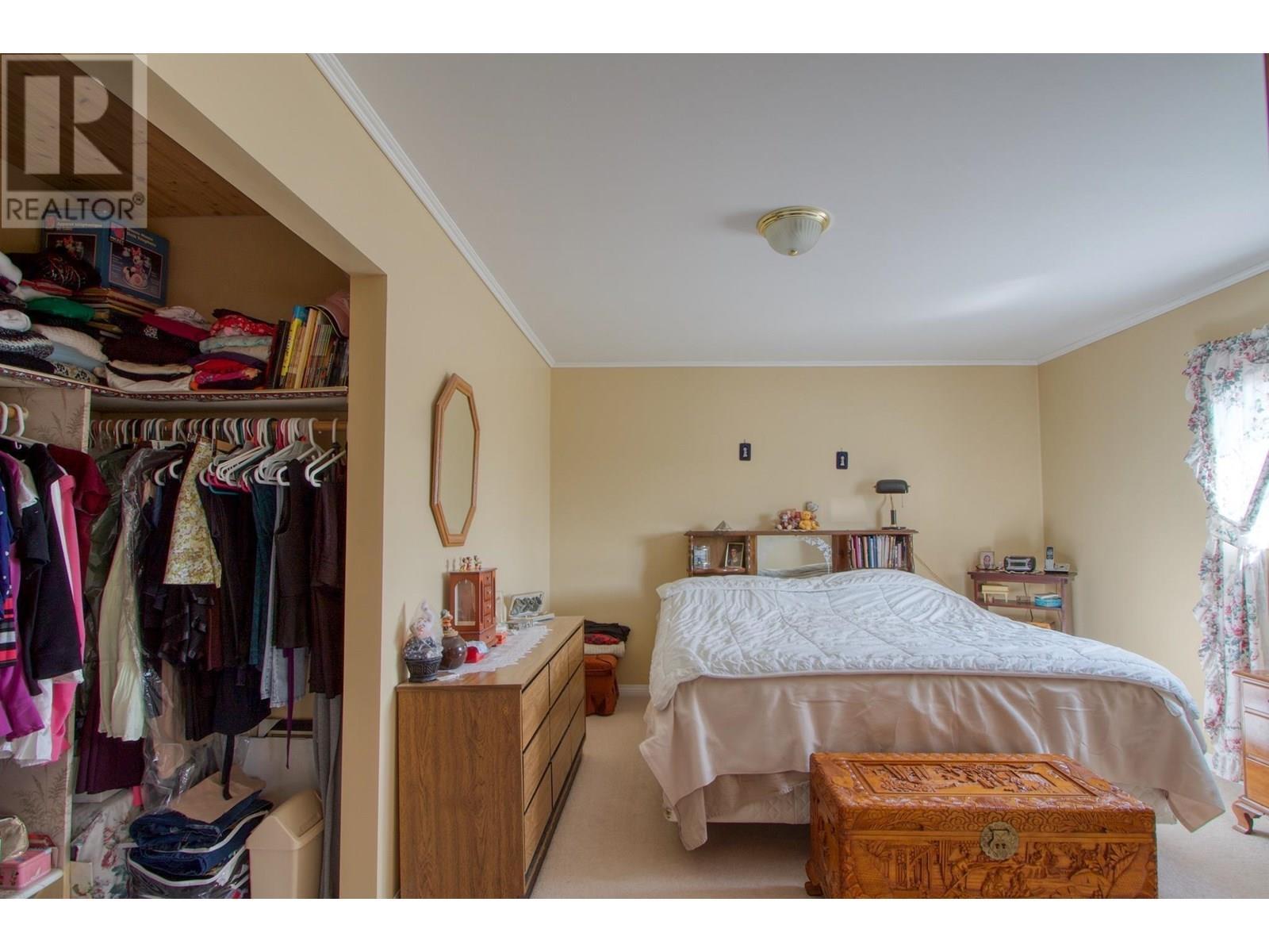 3988 S Cariboo 97 Highway, Lac La Hache, BC - Indoor Photo Showing Bedroom