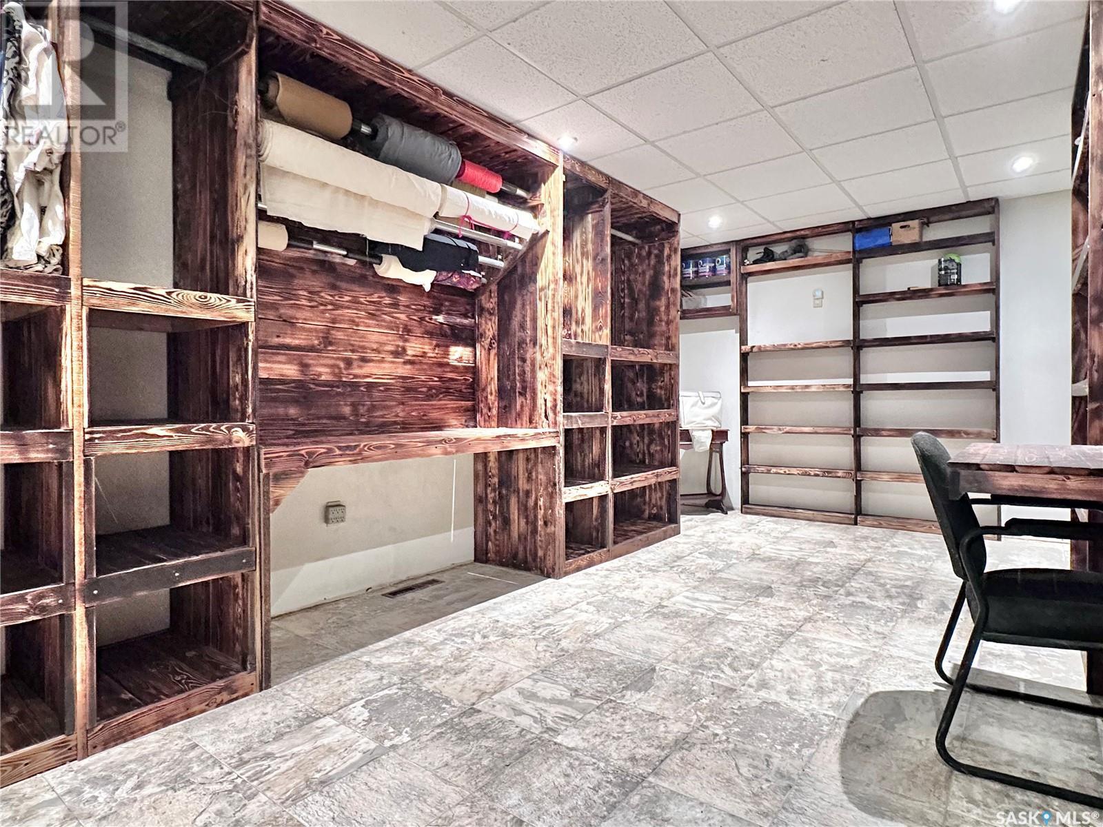 Hussey Acreage, Marriott Rm No. 317, SK - Indoor