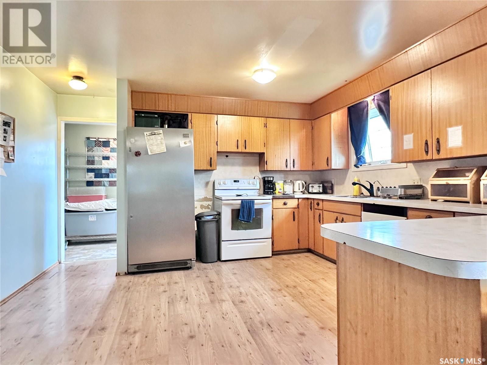 Hussey Acreage, Marriott Rm No. 317, SK - Indoor Photo Showing Kitchen With Double Sink