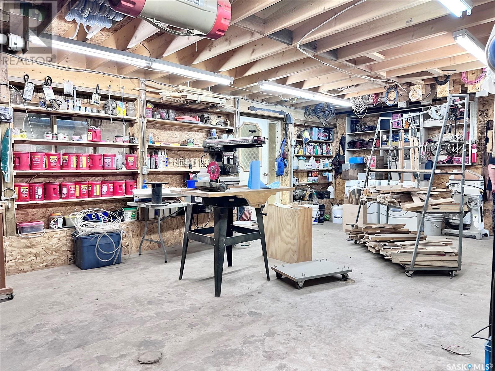 Hussey Acreage, Marriott Rm No. 317, SK - Indoor