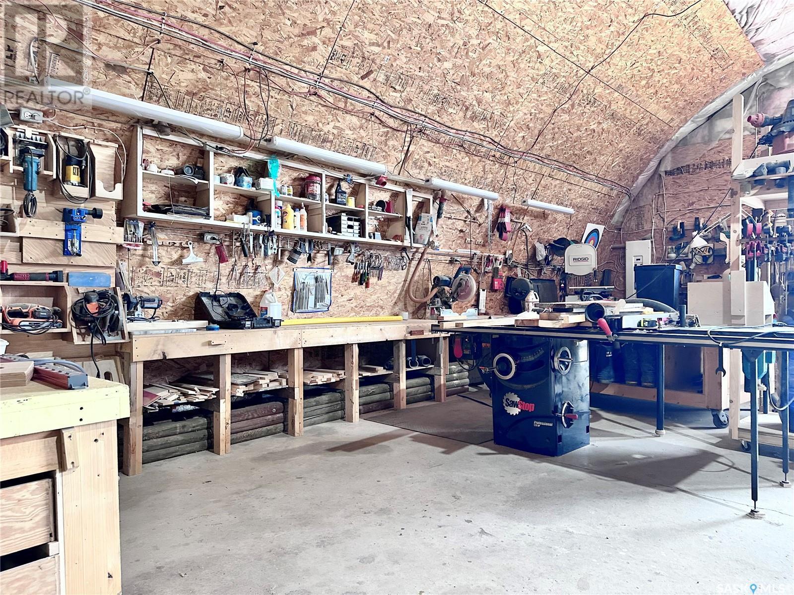 Hussey Acreage, Marriott Rm No. 317, SK - Indoor