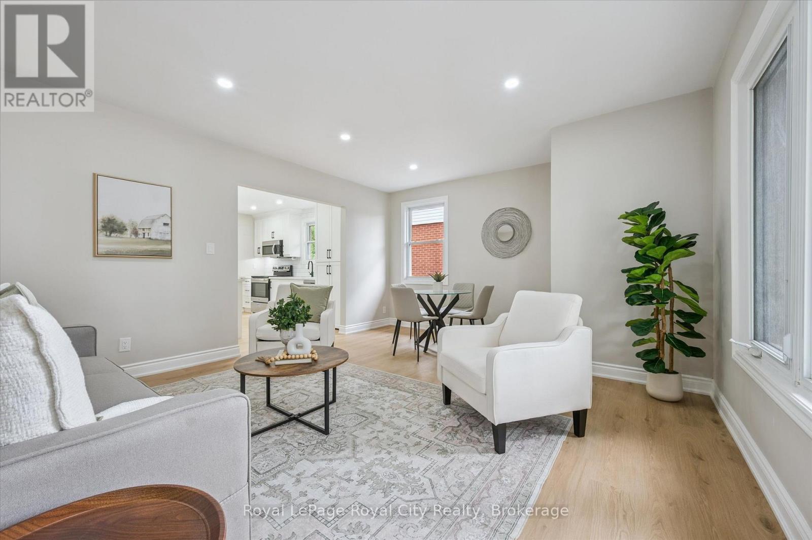 56 Dover Street, Waterloo, ON - Indoor Photo Showing Living Room