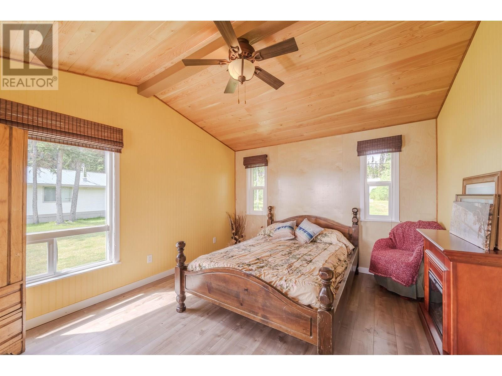 4778 Binnie Road, Lac La Hache, BC - Indoor Photo Showing Bedroom