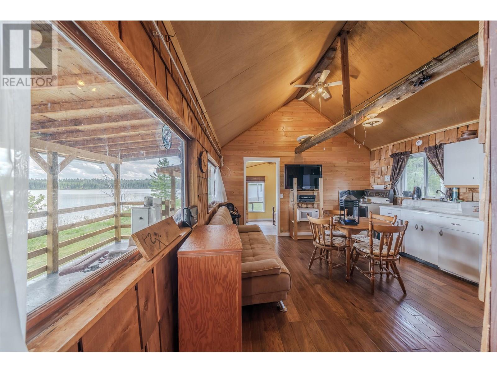 4778 Binnie Road, Lac La Hache, BC - Indoor