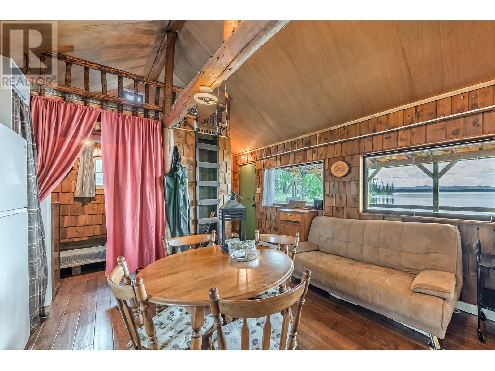 4778 Binnie Road, Lac La Hache, BC - Indoor