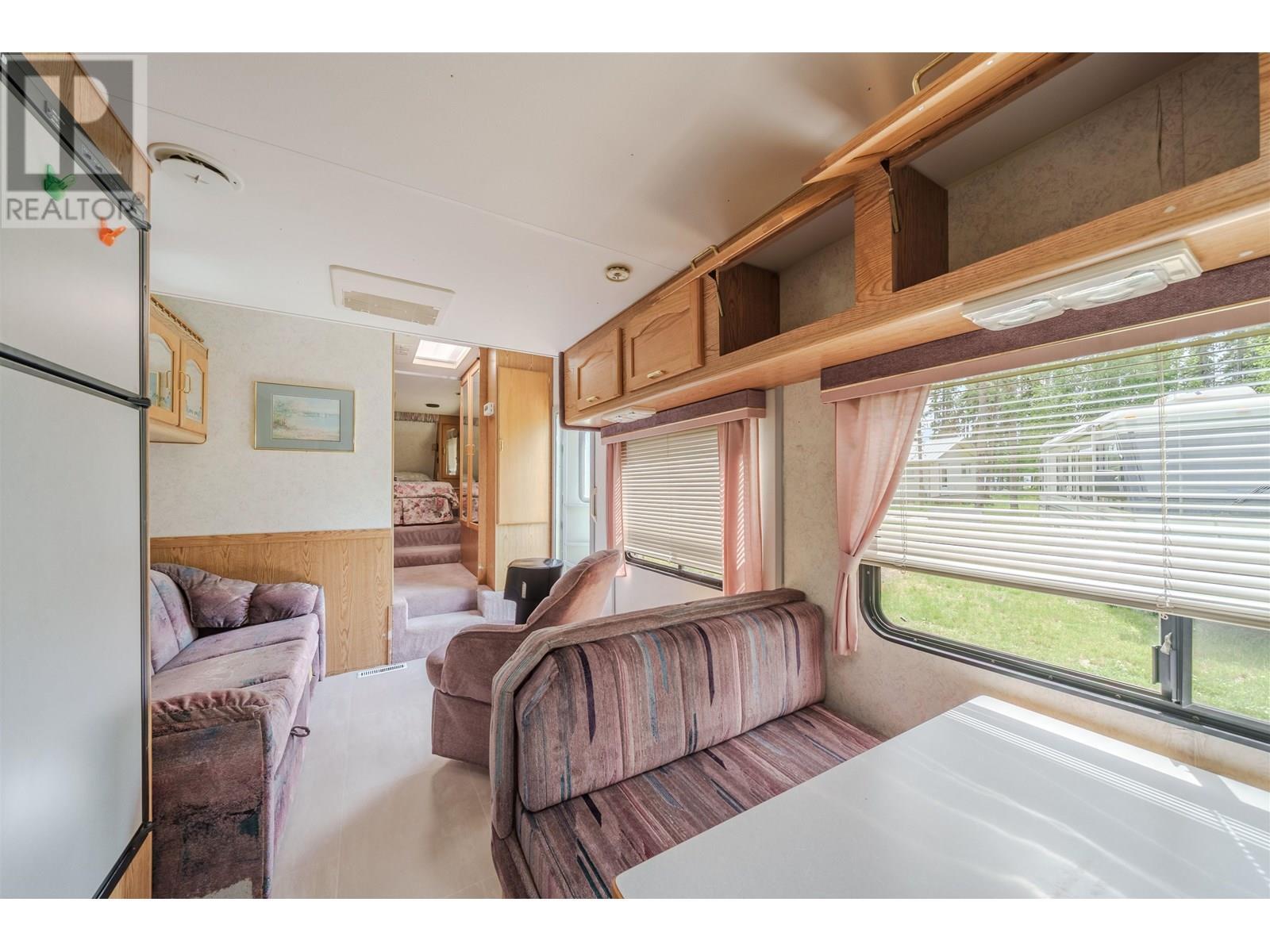 4778 Binnie Road, Lac La Hache, BC - Indoor